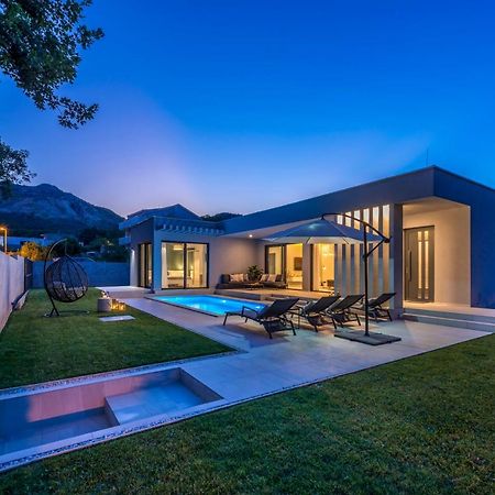 Villa Oasis - Your Luxury Home Away From Home Celopeci エクステリア 写真