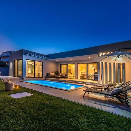 Villa Oasis - Your Luxury Home Away From Home Celopeci エクステリア 写真