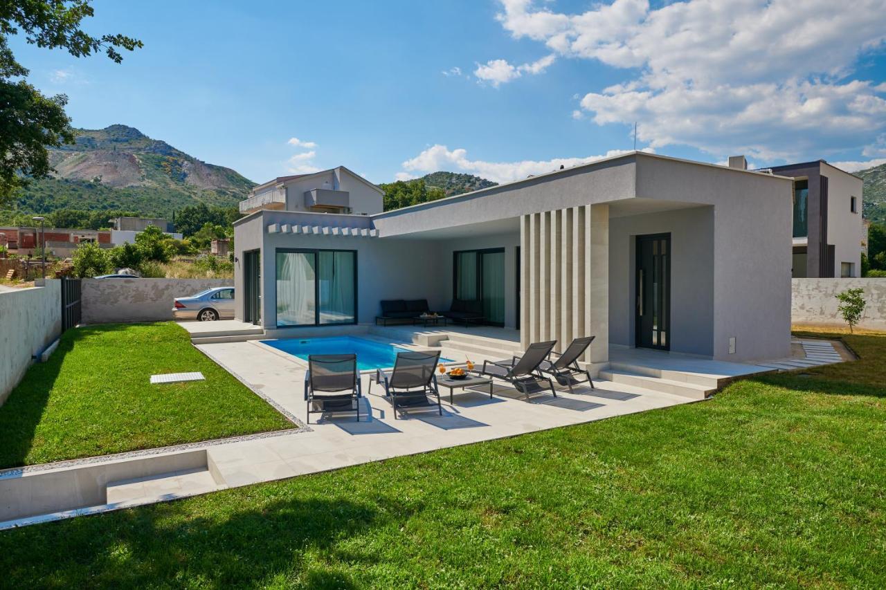 Villa Oasis - Your Luxury Home Away From Home Celopeci エクステリア 写真