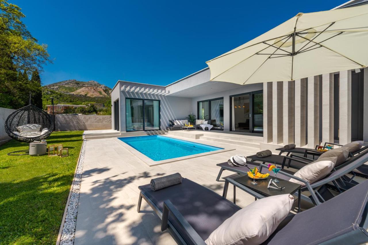 Villa Oasis - Your Luxury Home Away From Home Celopeci エクステリア 写真