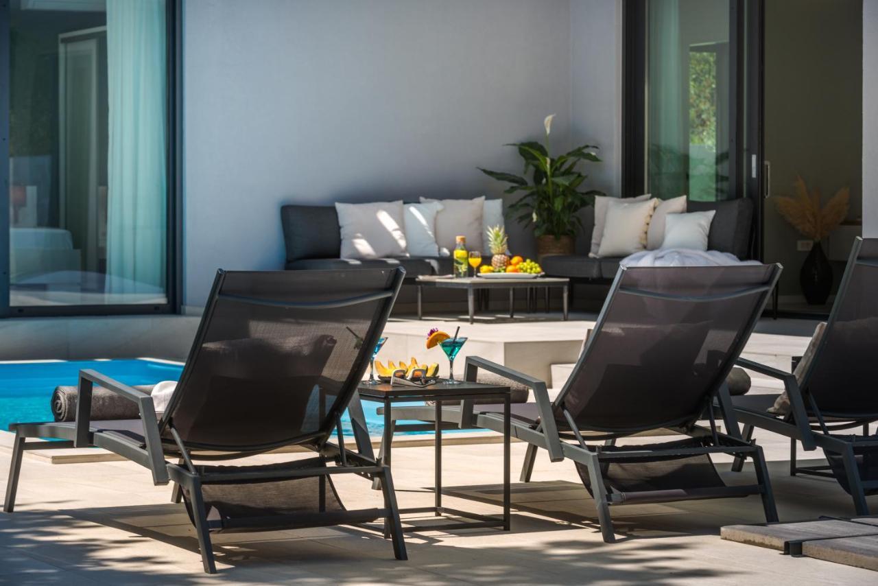Villa Oasis - Your Luxury Home Away From Home Celopeci エクステリア 写真