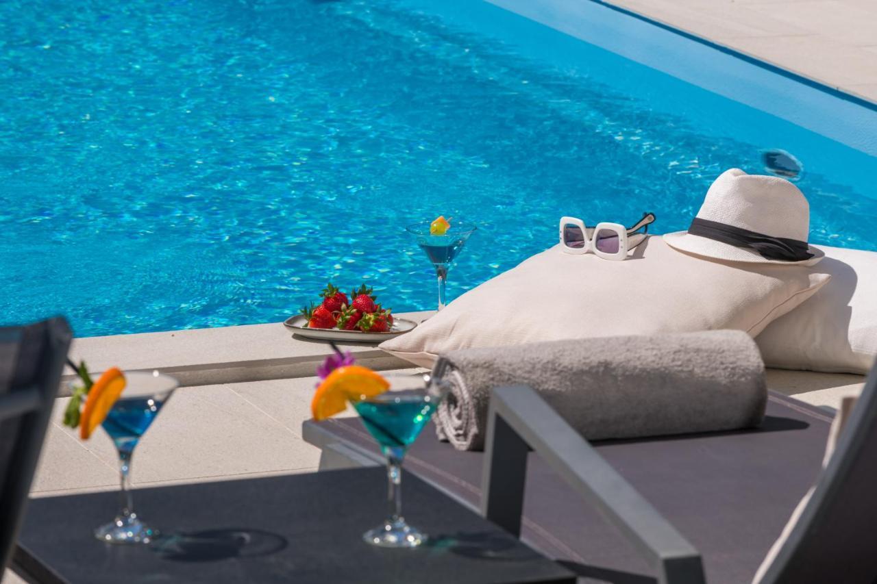 Villa Oasis - Your Luxury Home Away From Home Celopeci エクステリア 写真