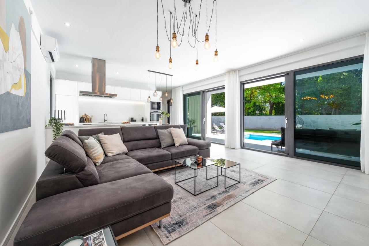 Villa Oasis - Your Luxury Home Away From Home Celopeci エクステリア 写真