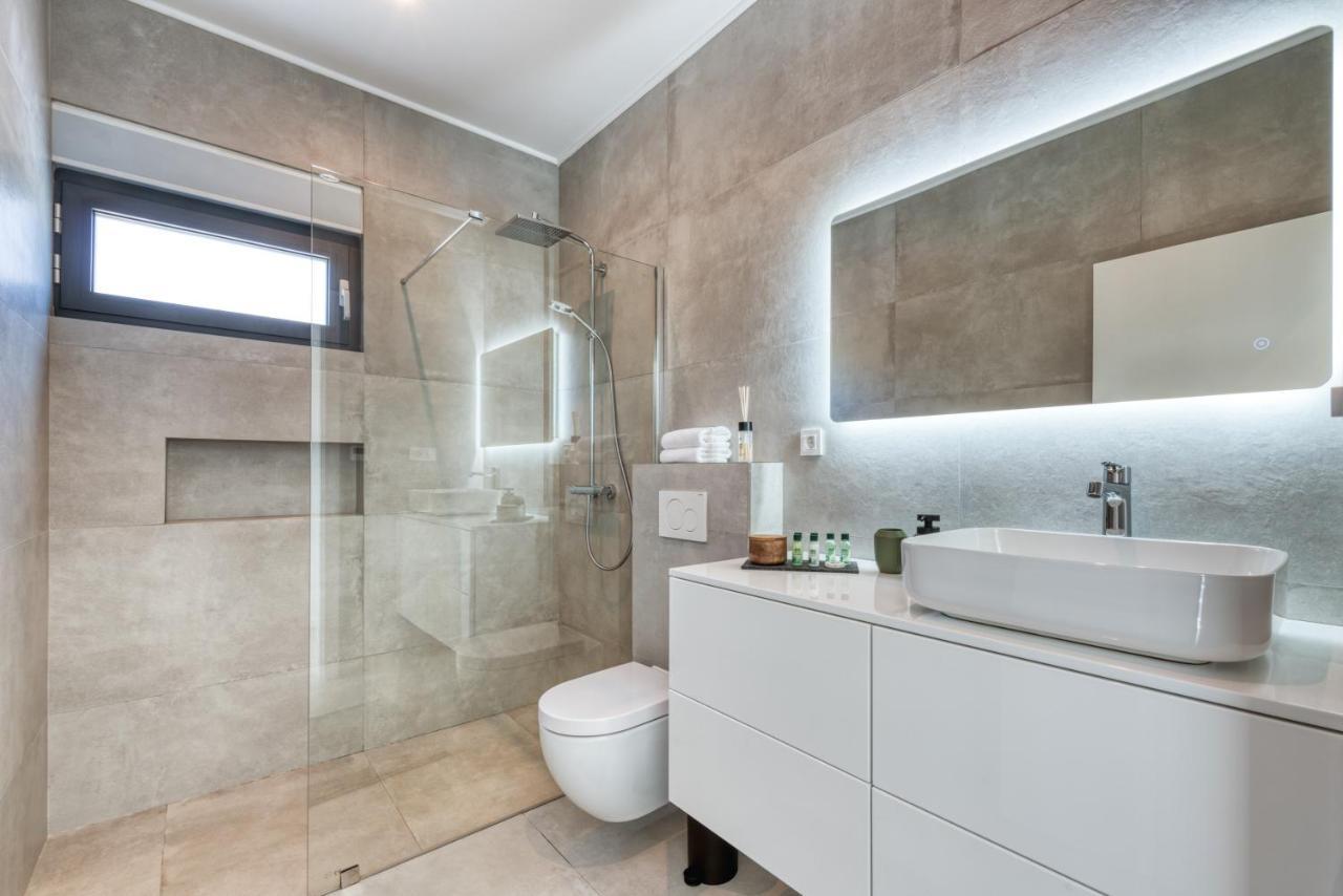 Villa Oasis - Your Luxury Home Away From Home Celopeci エクステリア 写真