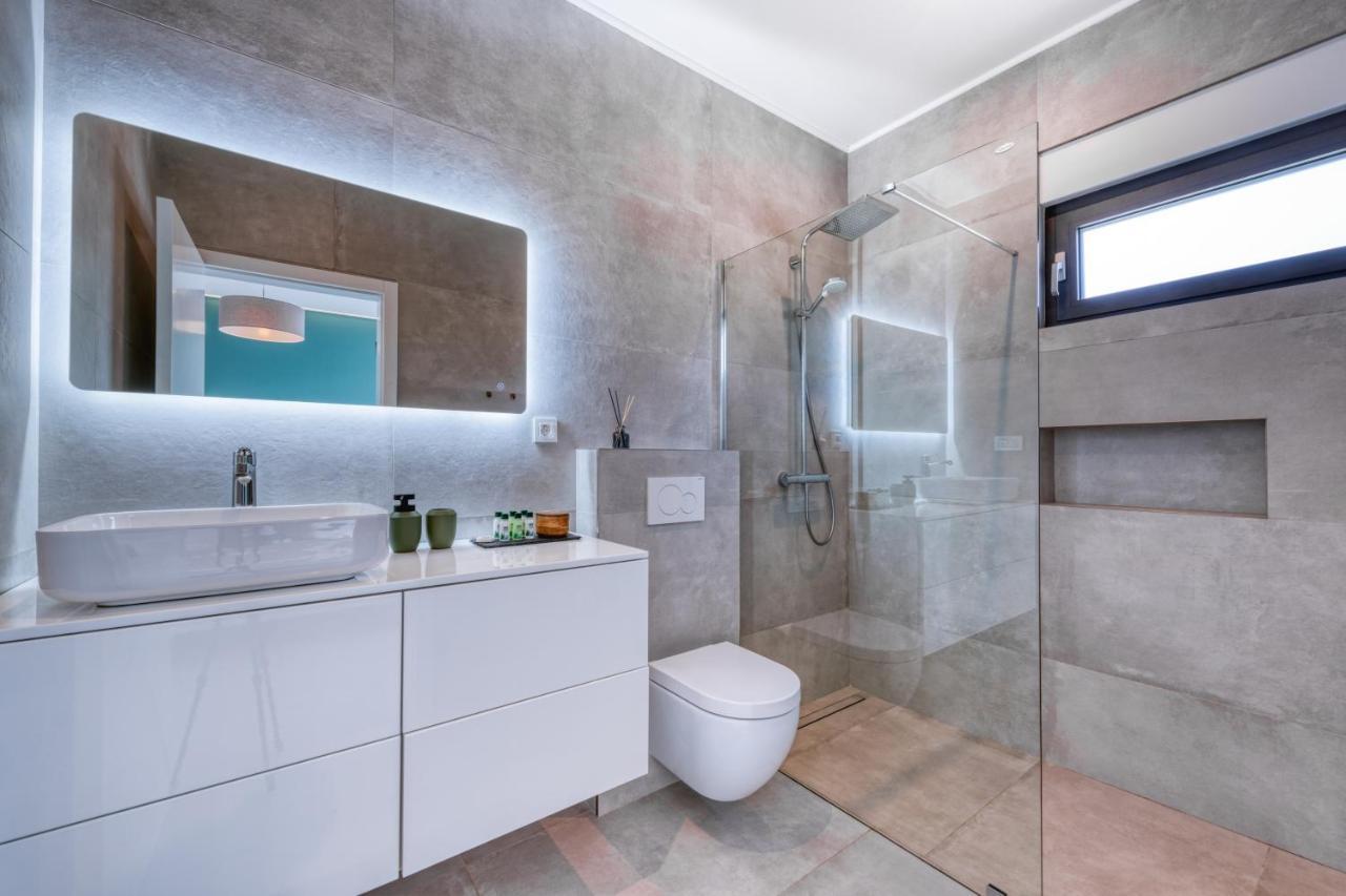 Villa Oasis - Your Luxury Home Away From Home Celopeci エクステリア 写真