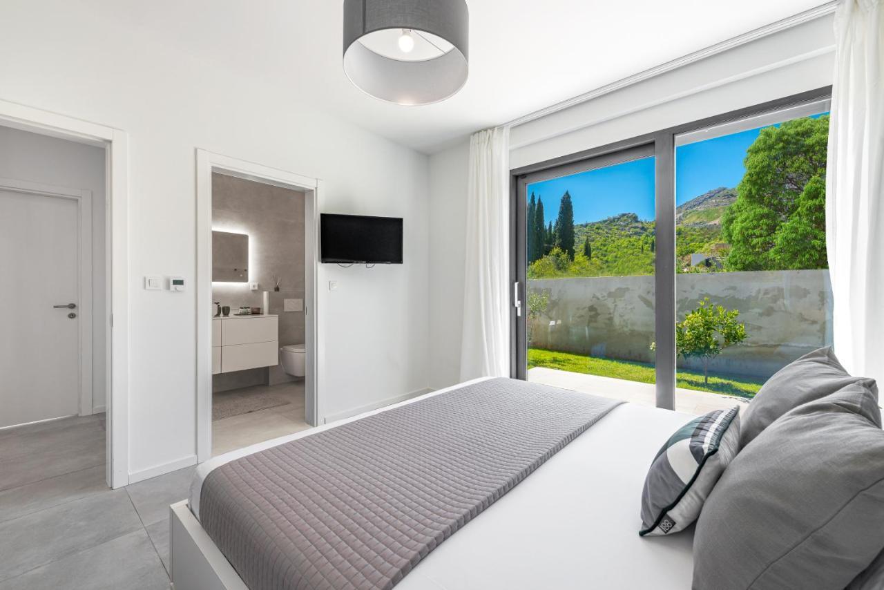 Villa Oasis - Your Luxury Home Away From Home Celopeci エクステリア 写真