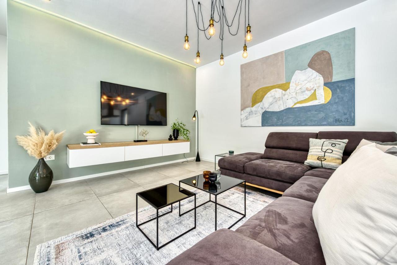 Villa Oasis - Your Luxury Home Away From Home Celopeci エクステリア 写真