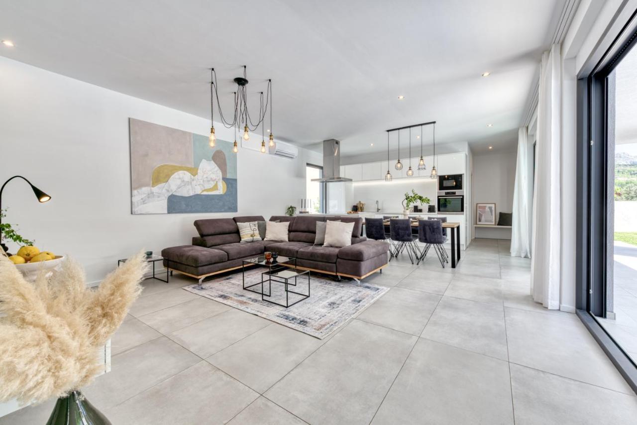 Villa Oasis - Your Luxury Home Away From Home Celopeci エクステリア 写真