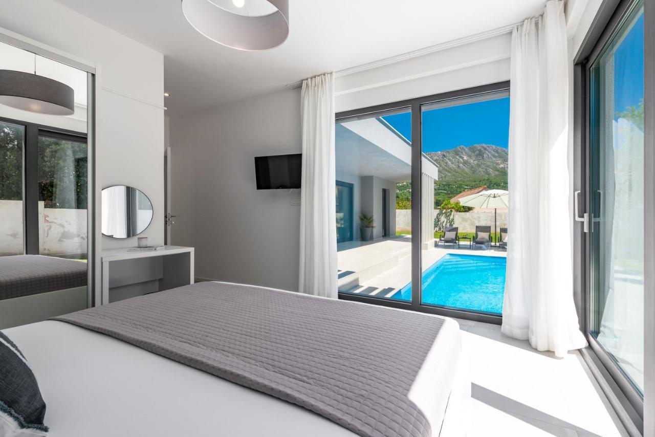 Villa Oasis - Your Luxury Home Away From Home Celopeci エクステリア 写真