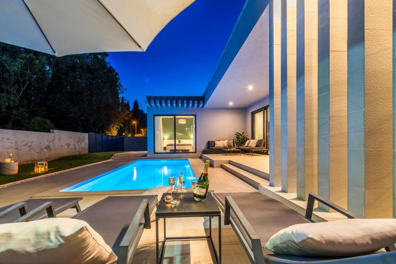 Villa Oasis - Your Luxury Home Away From Home Celopeci エクステリア 写真