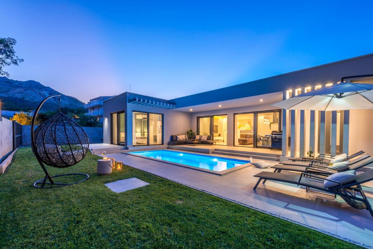 Villa Oasis - Your Luxury Home Away From Home Celopeci エクステリア 写真